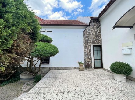 Pronájem skladu, 740 m²