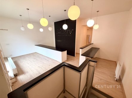 Pronájem skladu, 297 m²