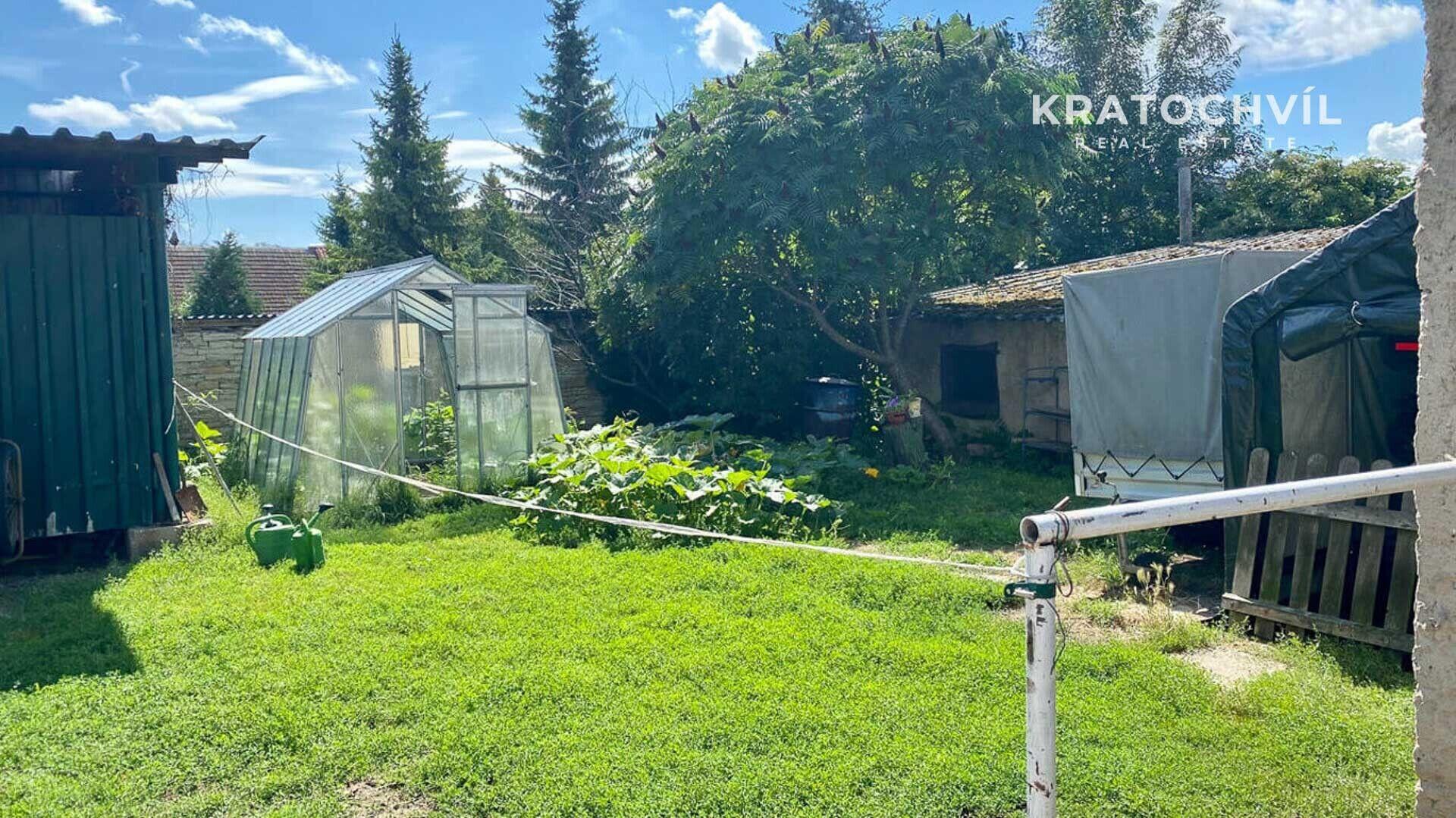 Rodinný dům 4+kk, , Úmyslovice u Nymburka, pozemek 1727 m2