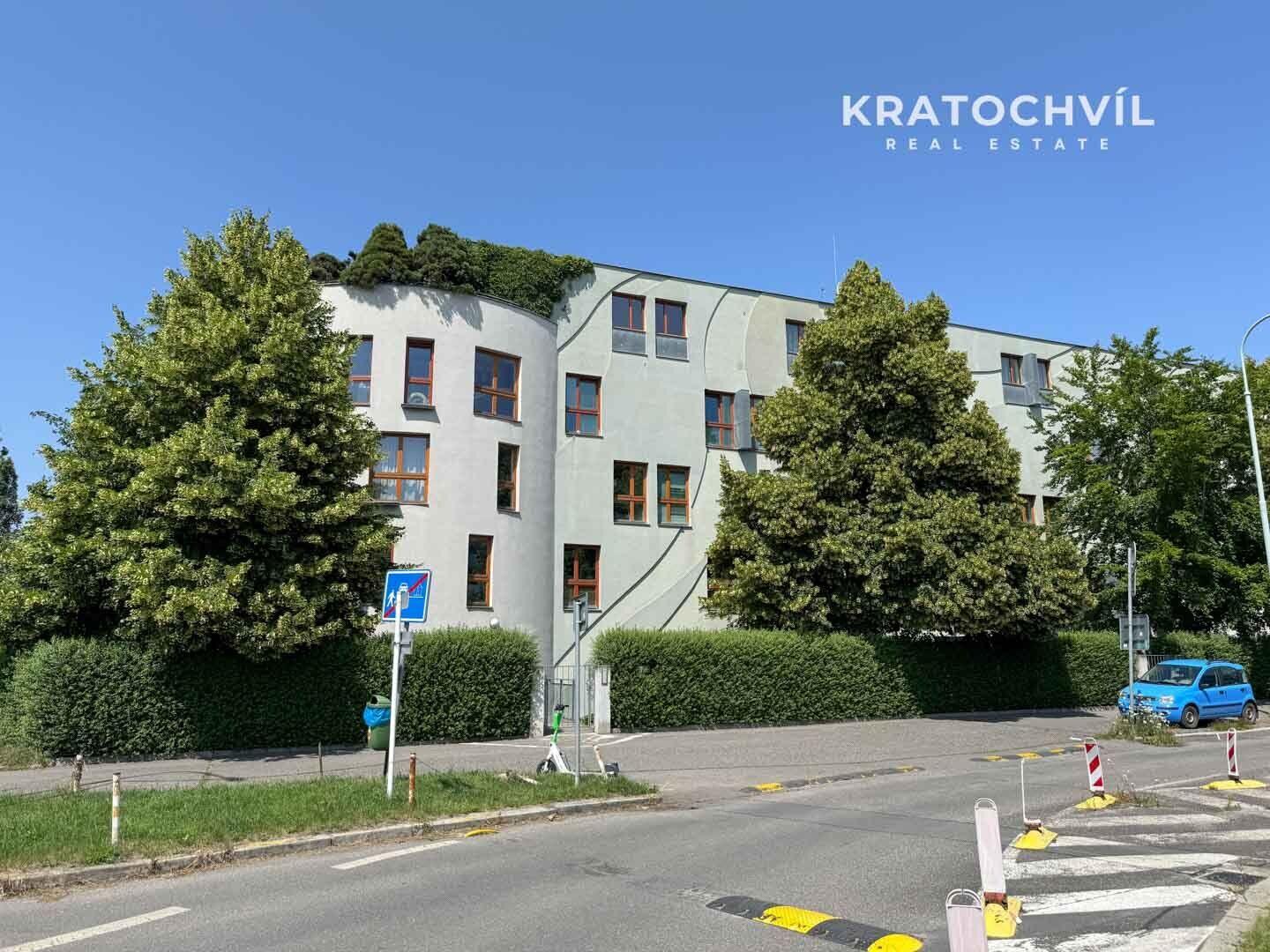 Pronájem prostorného bytu 3+kk s terasou a výhledy do zeleně | Praha 4 – Podolí