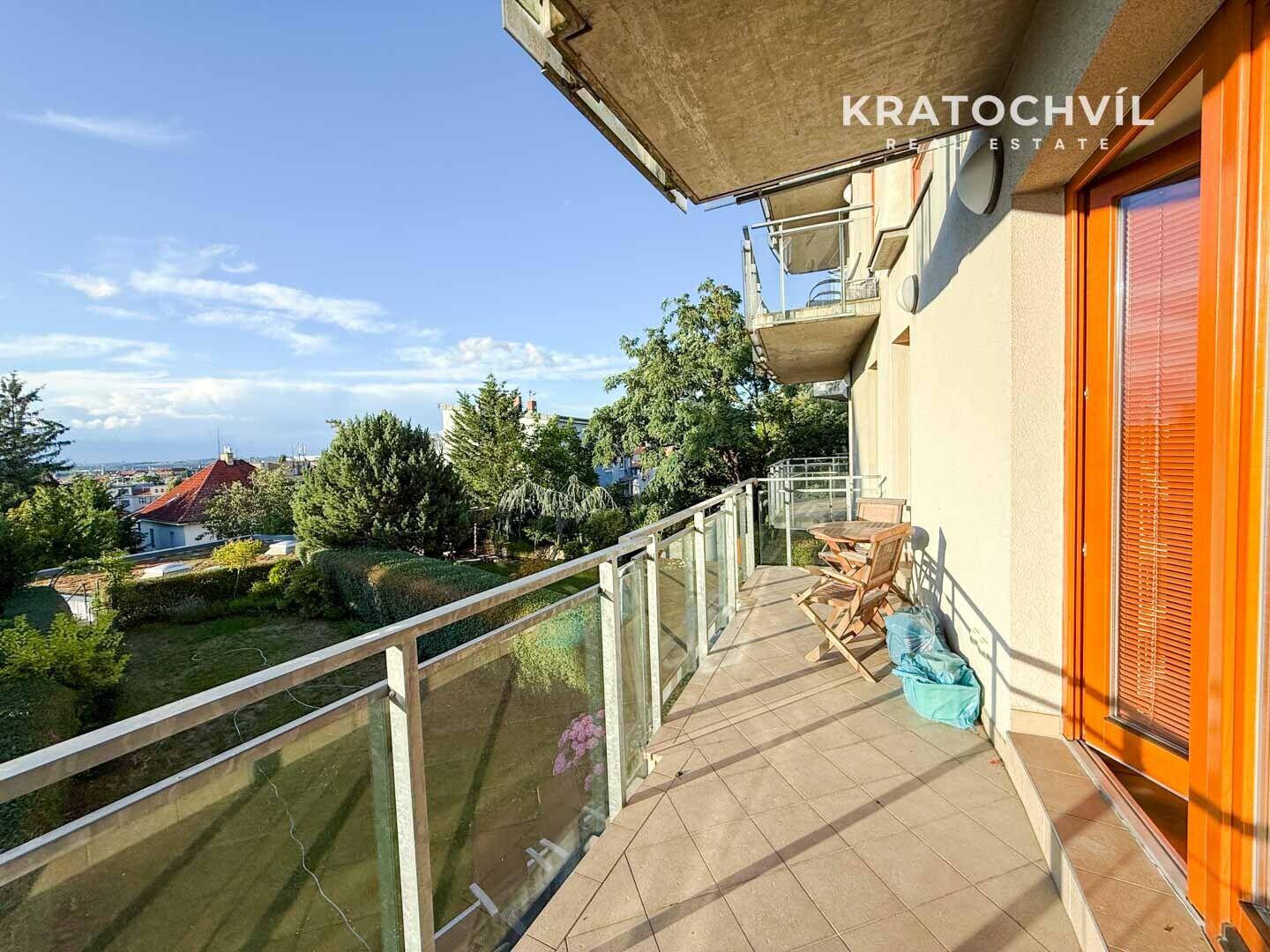 Pronájem prostorného bytu 3+kk s terasou a výhledy do zeleně | Praha 4 – Podolí