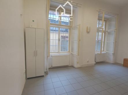 Pronájem - obchodní prostor, 32 m²