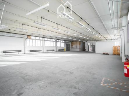 Pronájem komerčního objektu, sklad, 895 m²