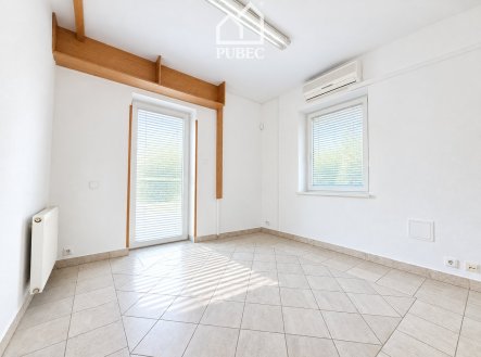 Pronájem kanceláře, 220 m²