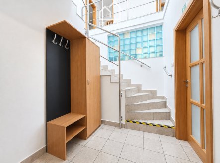 Pronájem kanceláře, 220 m²