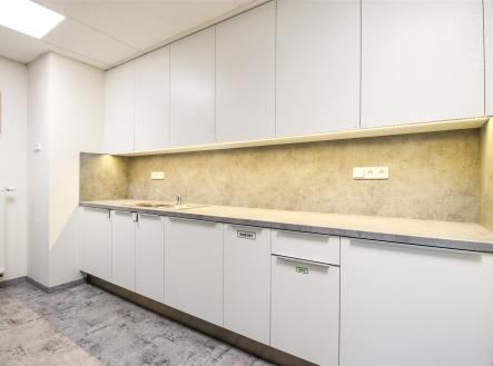 Pronájem kanceláře, 172 m²