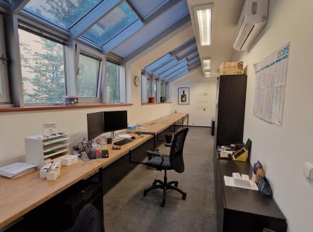 Pronájem kanceláře, 375 m²