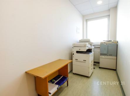 Pronájem kanceláře, 320 m²