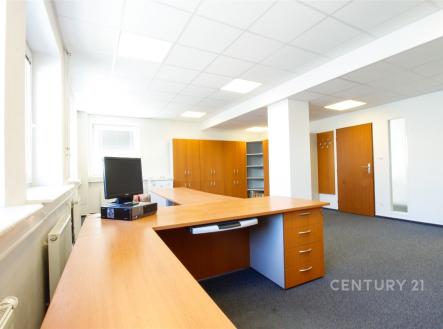 Pronájem kanceláře, 320 m²
