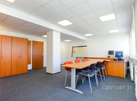 Pronájem kanceláře, 320 m²