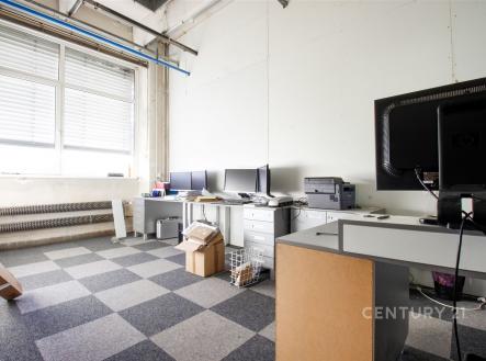 Pronájem skladovací prostor, 535 m²