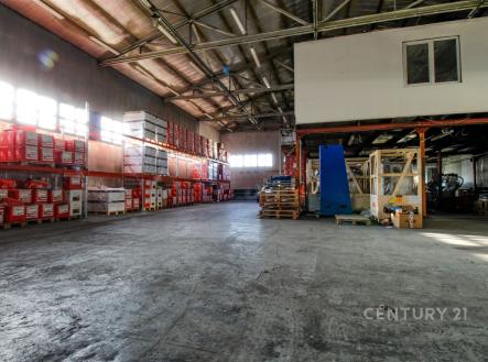 Pronájem výrobní prostory, 897 m²