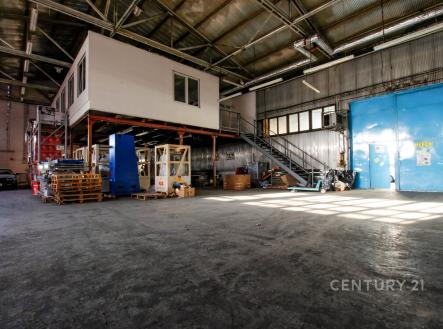 Pronájem výrobní prostory, 897 m²