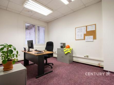 Pronájem výrobní prostory, 897 m²