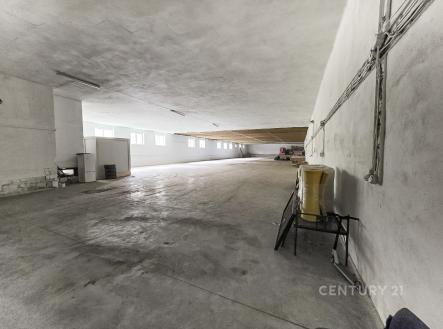 Pronájem skladovací prostor, 1 400 m²