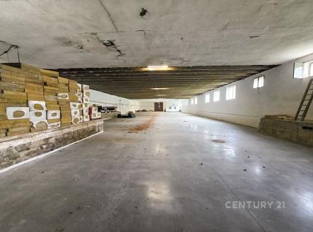 Pronájem skladovací prostor, 1 400 m²