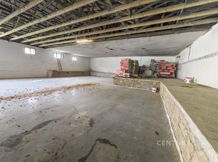 Pronájem skladovací prostor, 1 400 m²