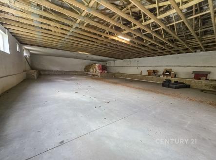 Pronájem skladovací prostor, 1 400 m²