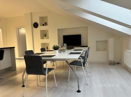 Pronájem kanceláře, 77 m²