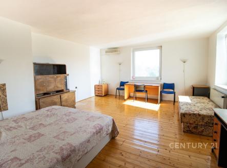 Pronájem bytu, 1+kk, 40 m²