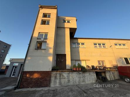 Prodej skladovací prostor, 2 740 m²