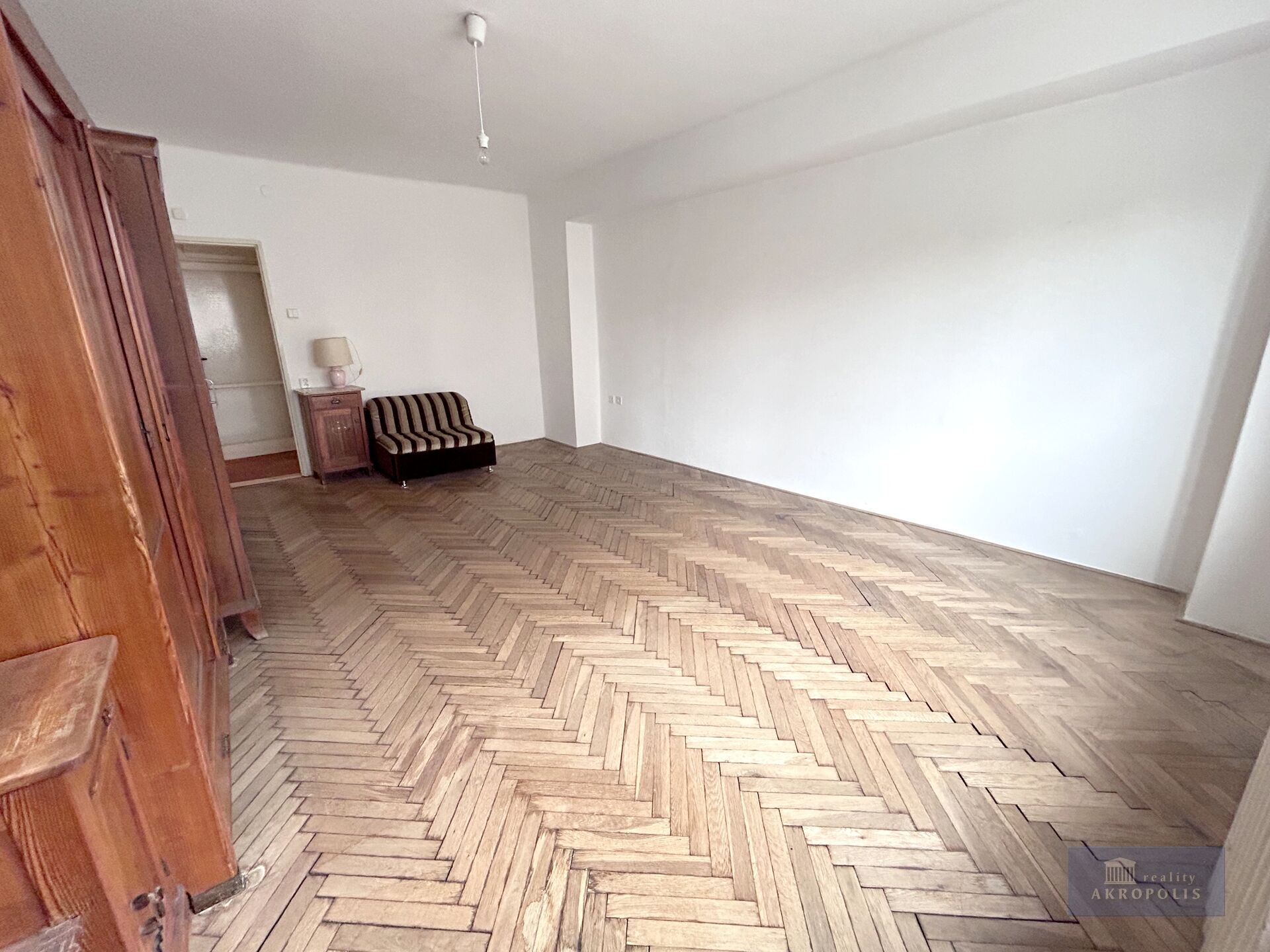 Nabízíme prodej bytu o velikosti 1+1, 49 m², který se nachází v ulici Přípotoční, Praha 10-Vršovice.