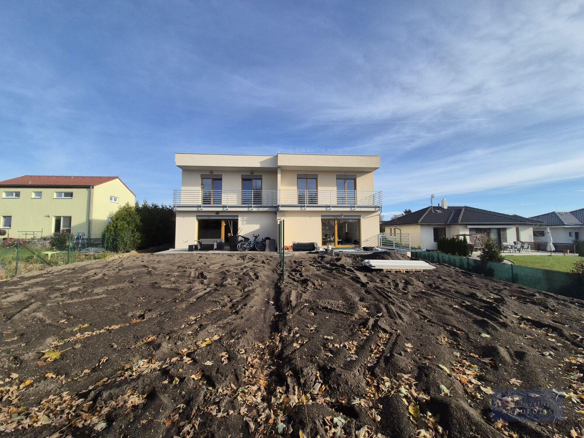 Luxusní nízkoenergetický rodinný dům 5+kk, v prestižní lokalitě Sulice (Praha-východ)