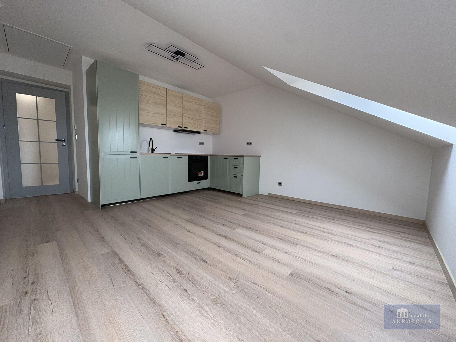 Nabízíme k pronájmu nový půdní byt (č.17) o dispozici 2+kk a vel. 45 m2