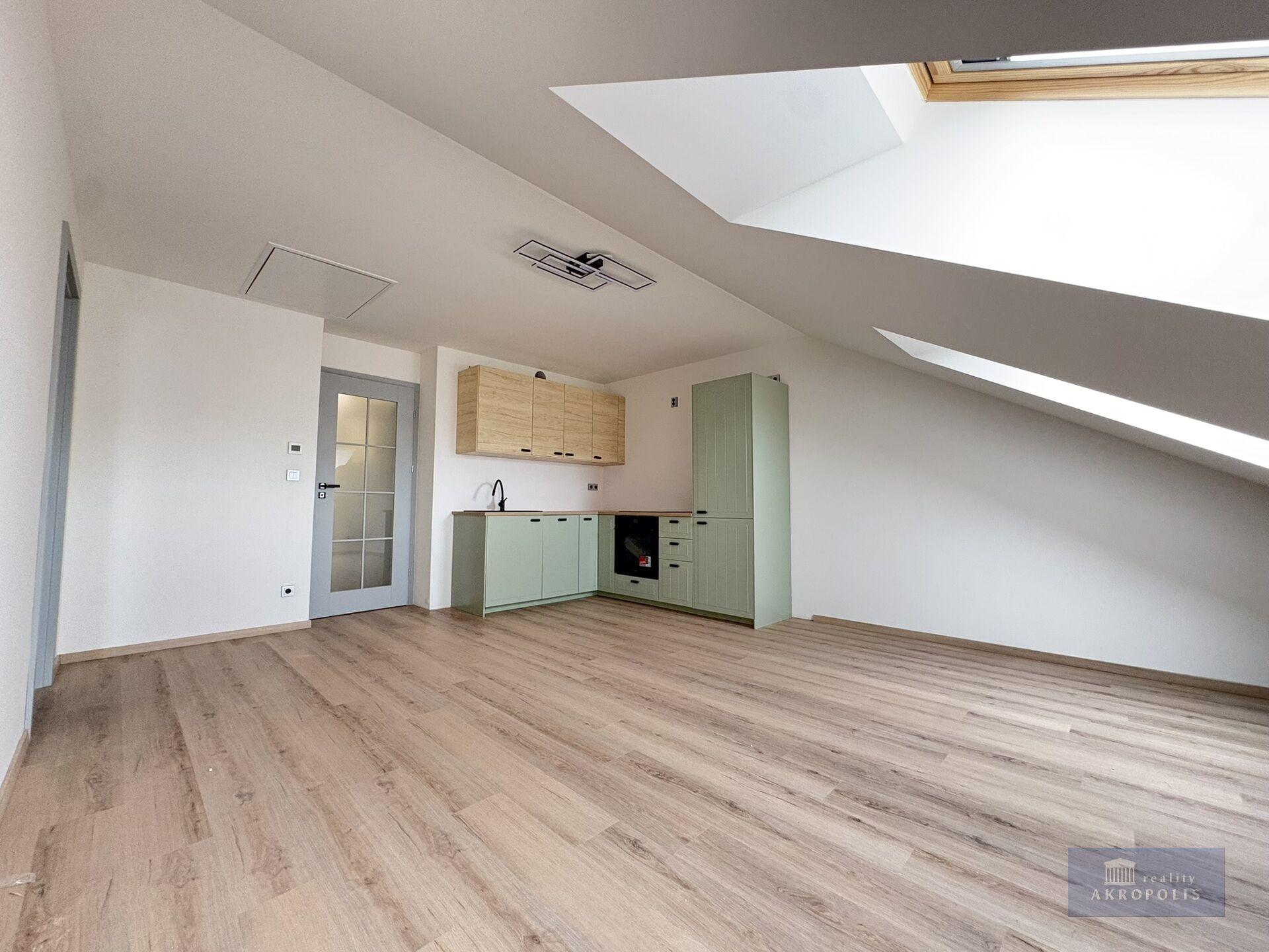Nabízíme k pronájmu nový půdní byt (č.18) o dispozici 2+kk a vel. 51,7 m2