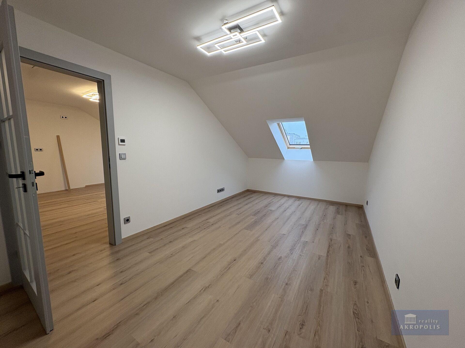 Nabízíme k pronájmu nový půdní byt (č.18) o dispozici 2+kk a vel. 51,7 m2