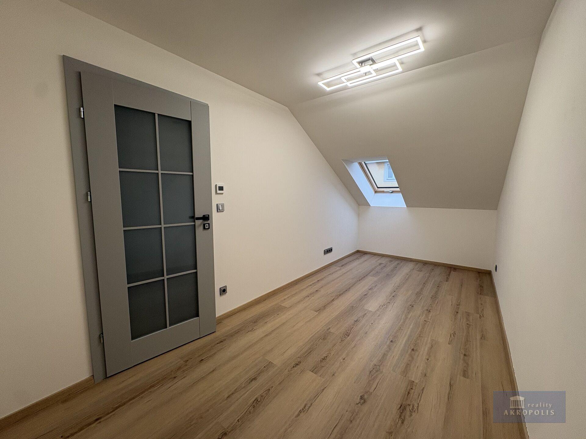 Nabízíme k pronájmu nový půdní byt (č.20) o dispozici 2+kk a vel. 42,6 m2