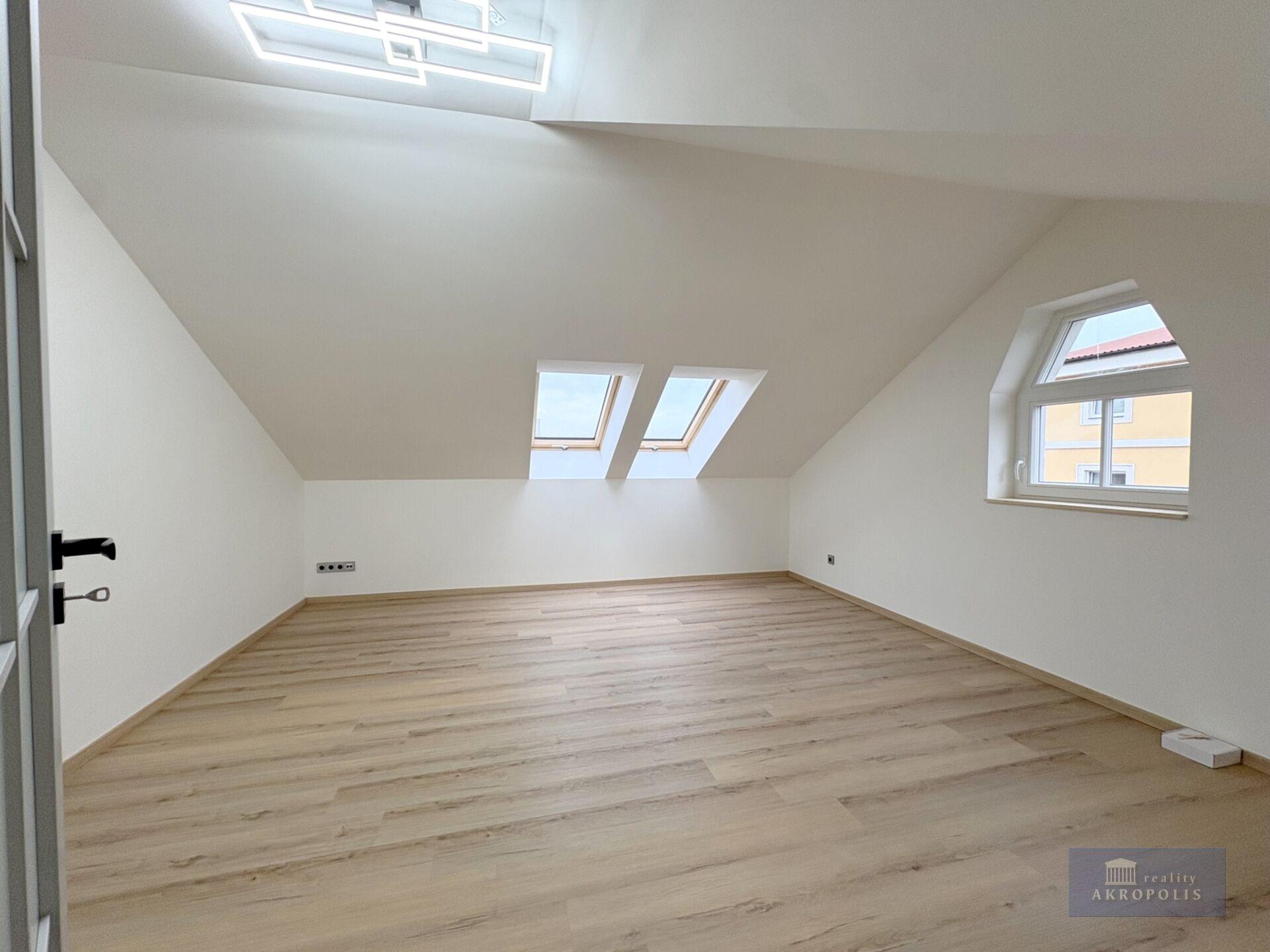 Nabízíme k pronájmu nový půdní byt (č.19) o dispozici 2+kk a vel. 57,6 m2