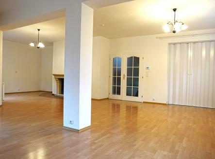Pronájem domu/vily, 251 m²
