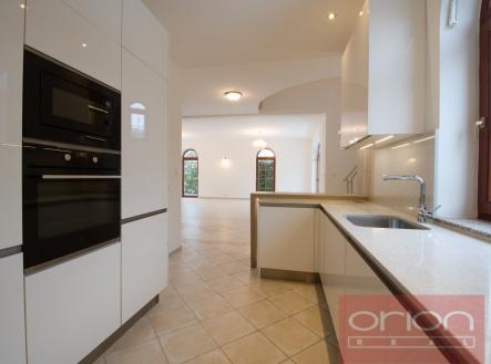 Pronájem domu/vily, 243 m²