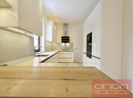 Pronájem domu/vily, 243 m²