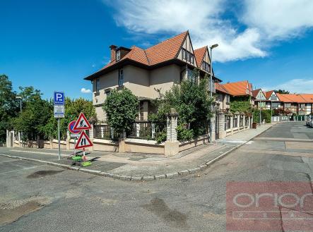 Pronájem domu/vily, 220 m²