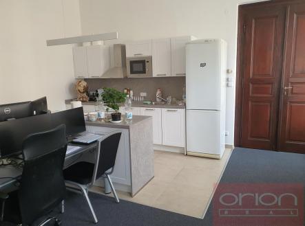 Pronájem kanceláře, 71 m²