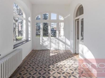 Pronájem domu/vily, 827 m²