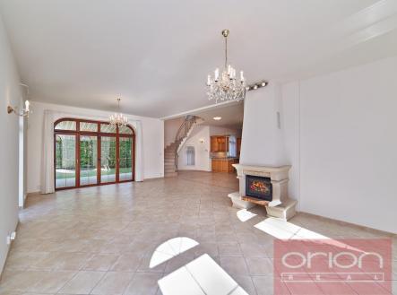 Pronájem domu/vily, 243 m²