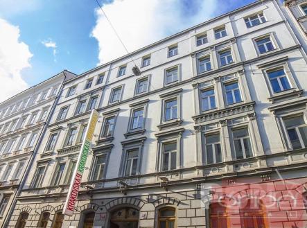 Pronájem kanceláře, 300 m²