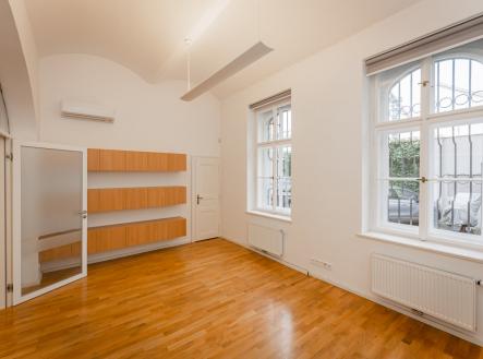 Pronájem - kanceláře, 74 m²