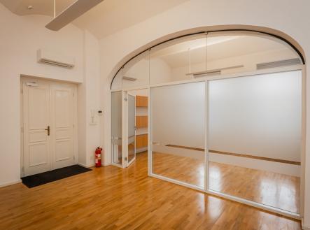Pronájem - kanceláře, 74 m²