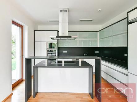 Pronájem domu/vily, 360 m²