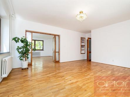 Pronájem - dům/vila, 225 m²