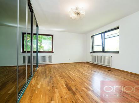 Pronájem - dům/vila, 225 m²