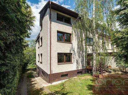 Pronájem - dům/vila, 225 m²