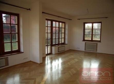 Pronájem - dům/vila, 316 m²