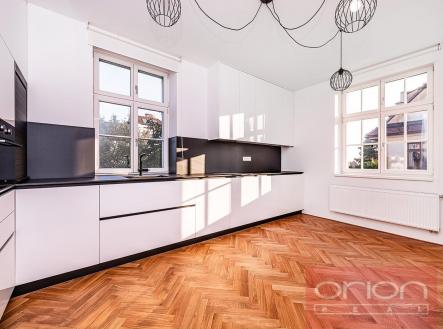 Pronájem bytu, 3+1, 140 m²