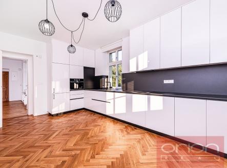 Pronájem bytu, 3+1, 140 m²