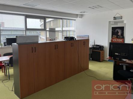 Pronájem kanceláře, 303 m²
